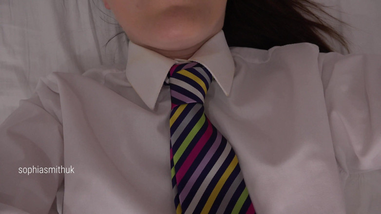 SophiaSmithUK: 热辣衬衫女孩做爱