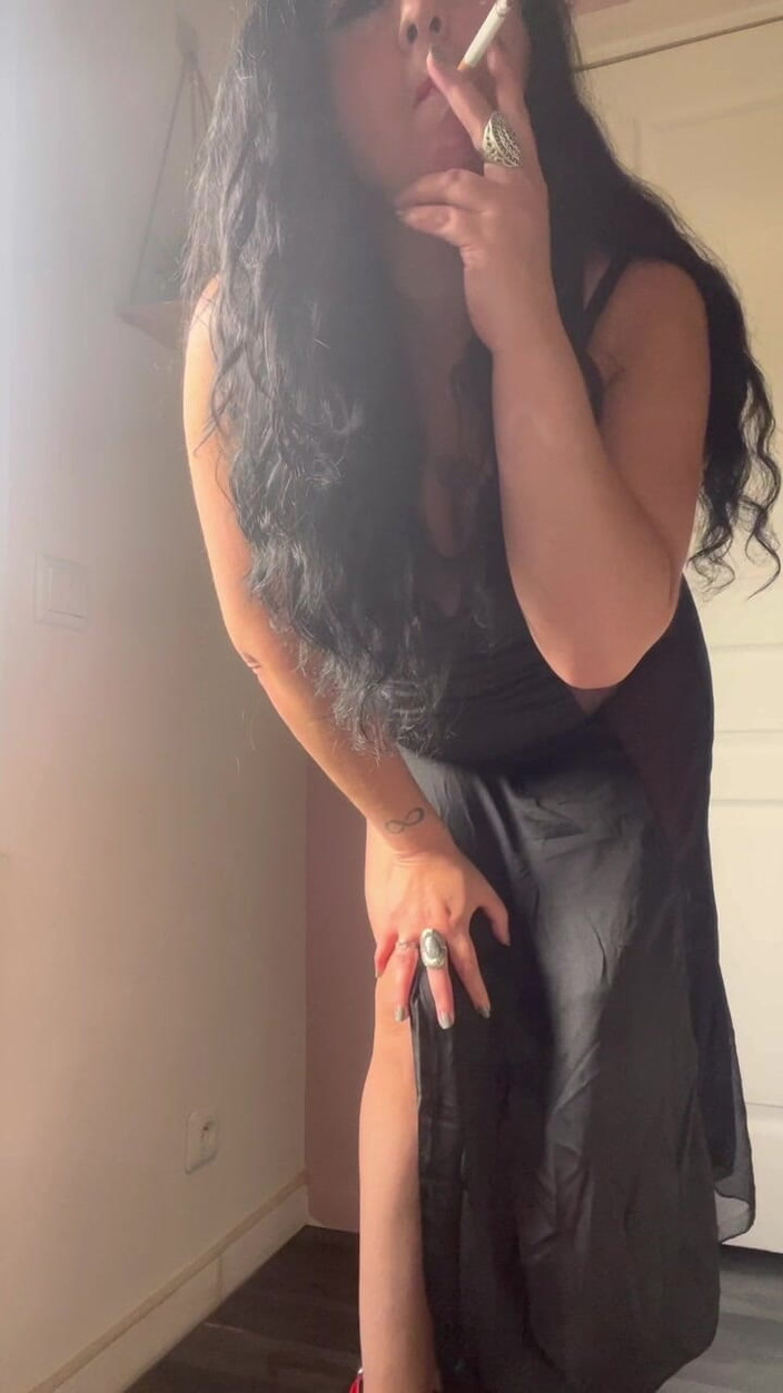 Maitresse Clara: तुम मेरे वर्चस्व के सामने बहुत छोटे हो