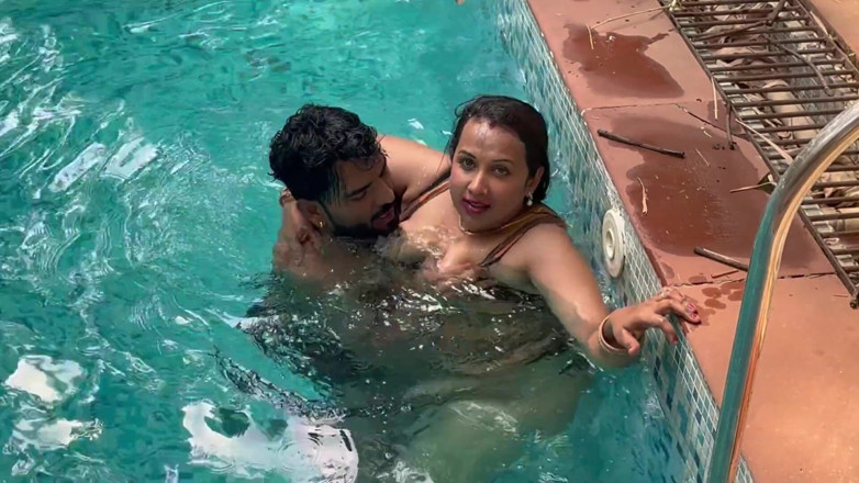 Kamasutra61: India caliente pareja folla en video completo en la piscina -...
