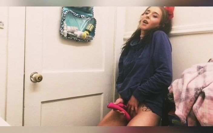 Alli Anderson: Udělal se v koupelně pro zábavu