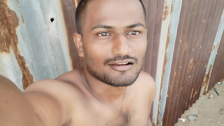 KUMBHA MANOJ KUMAR: Gay indiano fuori - xhard star india