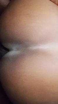 Memek sempit tante seksi ini dientot habis-habisan sama tetangga tirinya yang baru 19 tahun