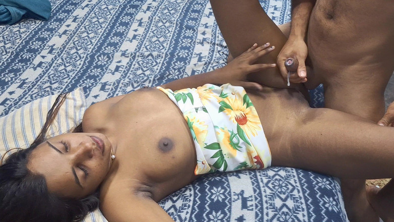 Shashi X: Saya mengongkek adik tiri India yang cantik berkongkek keras dengan...