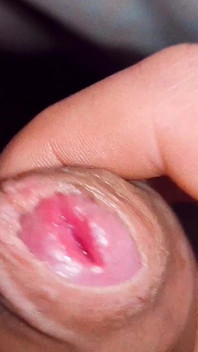 Azgın femboy seksi yarakla mastürbasyon yapıyor