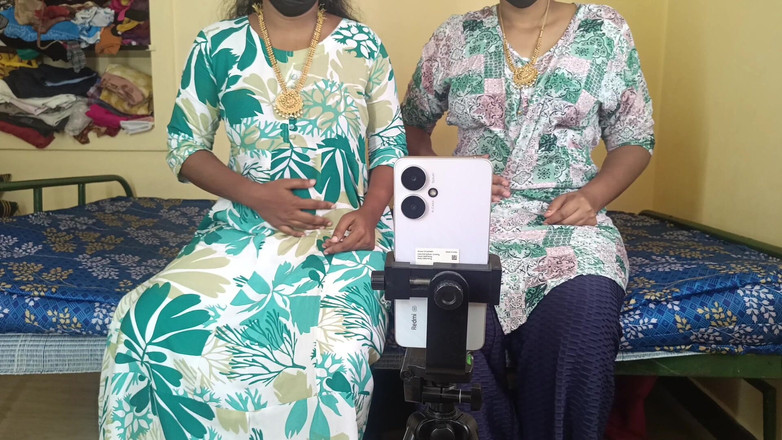 WonderCity: Sisters Video Call with Boyfriend