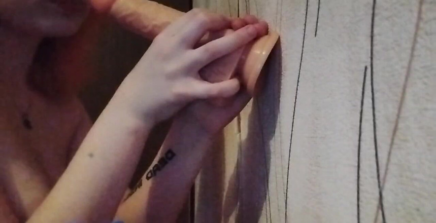 Miss_Kaprizzz19: Сором'язлива дівчина смокче член, тобі подобається, як я це роблю?