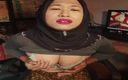 Mitha Zhe: Hijab-clad Shemale Shemale Enjoys Masturbation Until She Squirts