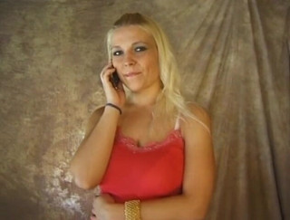 Flash Model Amateurs: Erotická scéna s prsatou blonďatou kočkou