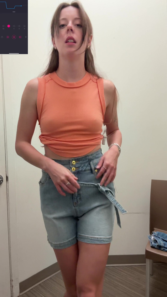 Nadia Foxx: Getting off I Hope No One Hears Me!