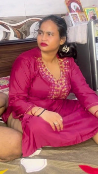 Devar a prins-o pe indianca Bhabhi goală în pat - sex dur de noapte hindi