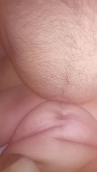 Paznicul de noapte se bucură de femeia Pecker