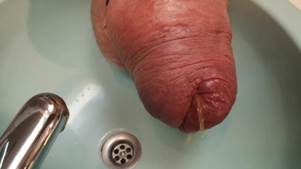 Monster_Meat_: Il pisciare mostruoso è come una fonteina