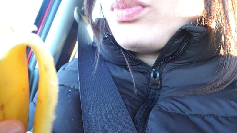 AmayaMori: Chị kế Ấn Độ của tôi bú chuối trong xe hơi và...