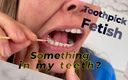 Wamgirlx: Heb ik iets tussen mijn tanden?