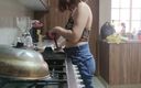 Eliza White: Fottendo la moglie dell&amp;#039;amico in cucina
