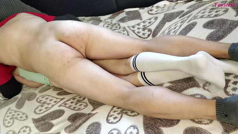 Toystest: Жена развлекается с новым любовником, и кажется, он отлично трахает ее