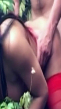 Transexual tetona latina follada al aire libre en una cita de tinder