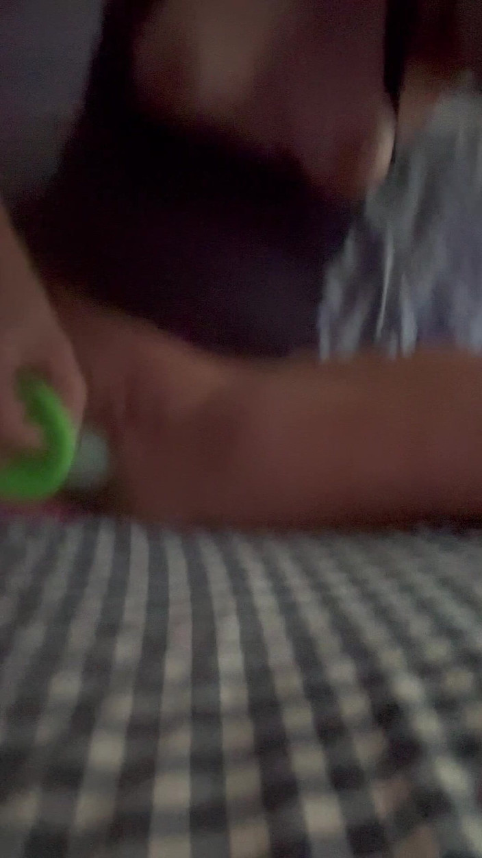 FireyGM: Milf houdt ervan om poesje vroeg te neuken