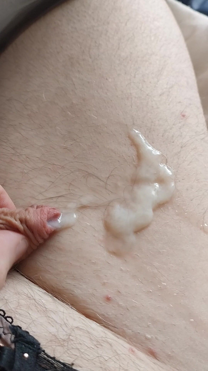 Cindy Belfast: Butt-plugged Clitty Cums in New Panties