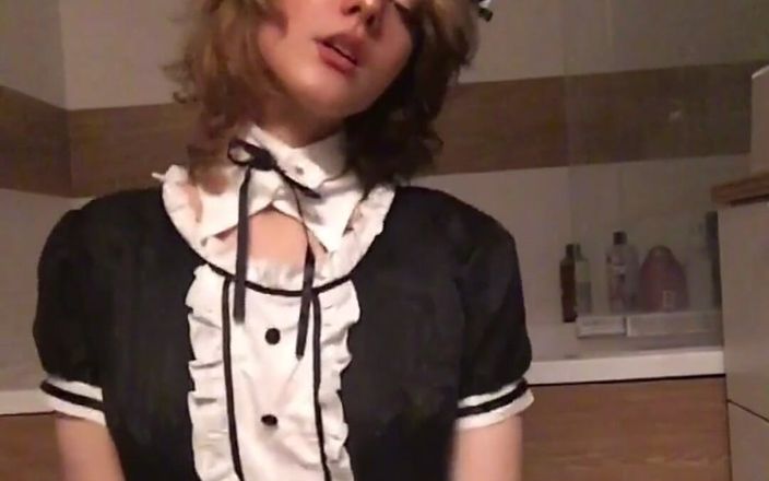 Soft Vulgar: J’aime tellement sa tenue de femme de chambre que je...