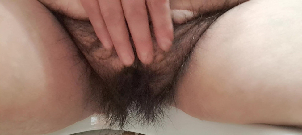 Mommy big hairy pussy: Spălând pizda grasă a mamei vitrege