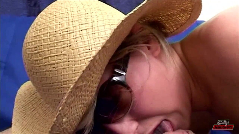 Vere Casalinghe Italia.: Amateur hairy chick gets her mouth jizzed