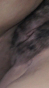 Jessika si tante semok rambut pirang lagi asik fingering memek beceknya