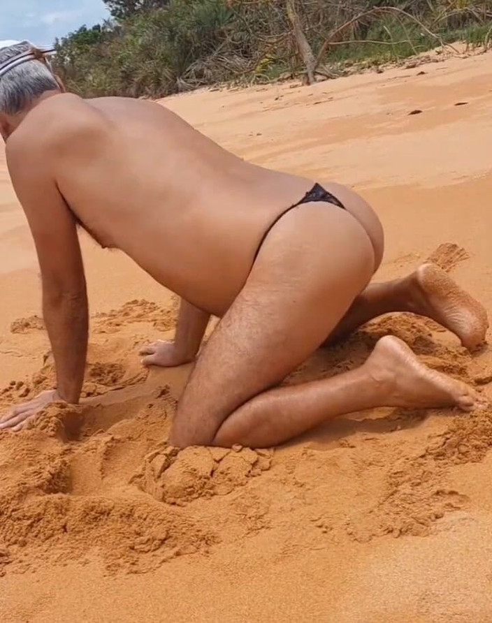 Ladysilvas: Ladysilva travesti plajda külotlu çok sürtük ne ateşli bir göt