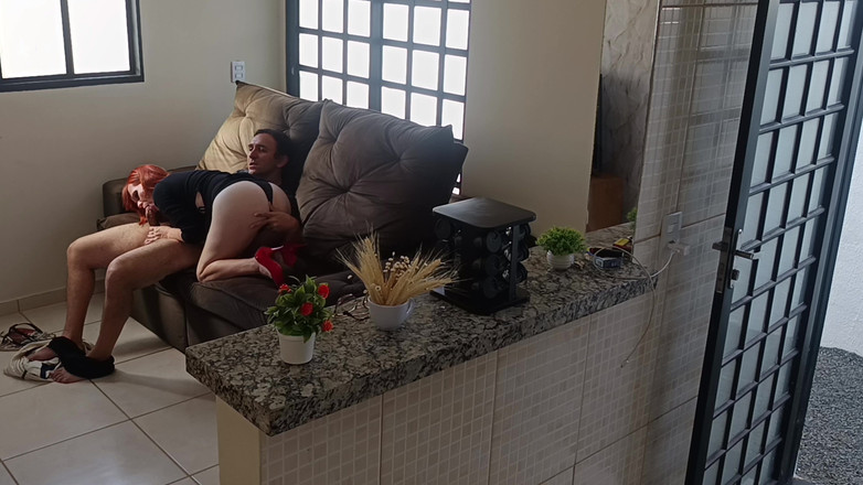 Porcelain Doll: 수상한 남편이 집에 카메라를 설치하고 친구와 섹스하는 섹시한 아내를 포착