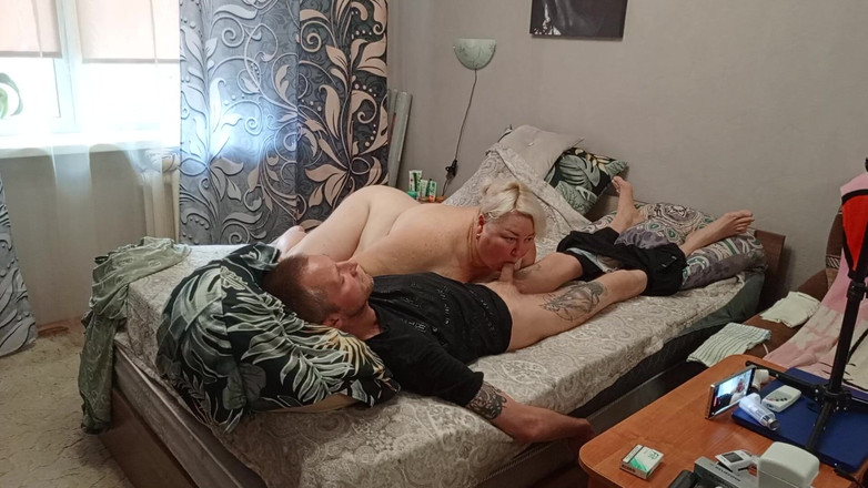 Zona901: Macecha hladí ptáka a dělá hluboké kouření, dokud se nevystříkám