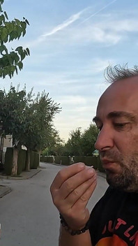 Pe o stradă împărțirea reciprocă a unui cub de spermă de 10 încărcături
