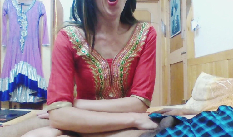 Bolly Karma: Nevlastní máma v posteli s nevlastním synem a jeho ptákem...