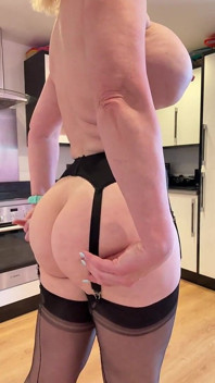 All Natural Ass Flexing and Fingering Black Ff Nylons