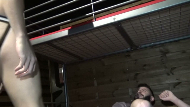 Fucked bareback for the first time: Duex Grosses Bites Le Baisent