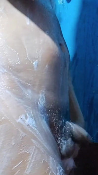 Lagi asik mandi sambil bugil