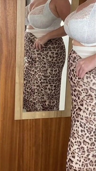 Vgq5のサンドラおばさんがとてもセクシーなストリップを披露します