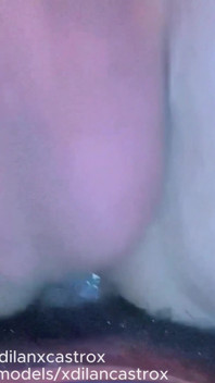 En Roulant, Je Trouve Mon Voisin Hétéro En Train De Réparer Sa Voiture Et Je L’aide En Lui Donnant Mon Cul À Cru. Creampie