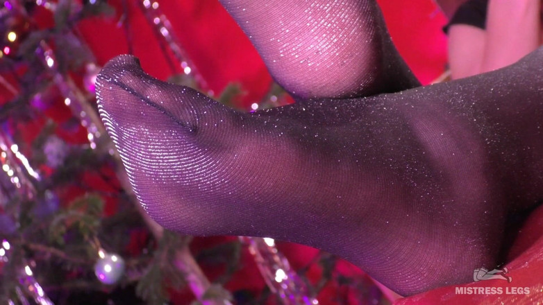 Mistress Legs: スリッパとルレックスパンストで愛人のセクシーな足