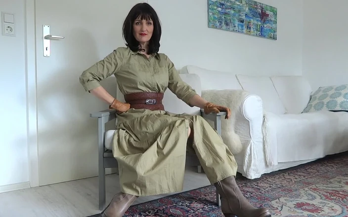 Lady Victoria Valente: Wide tight belts part 9