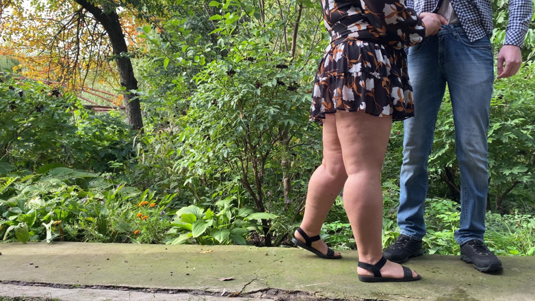 OurFetishLife: Macecha přesně ví, co dělá s mým ptákem na ulici