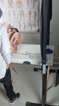 Dokter kandungan melakukan USG