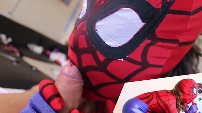 Nylon Xtreme: Superheldinnen spidergirl bläst und fickt