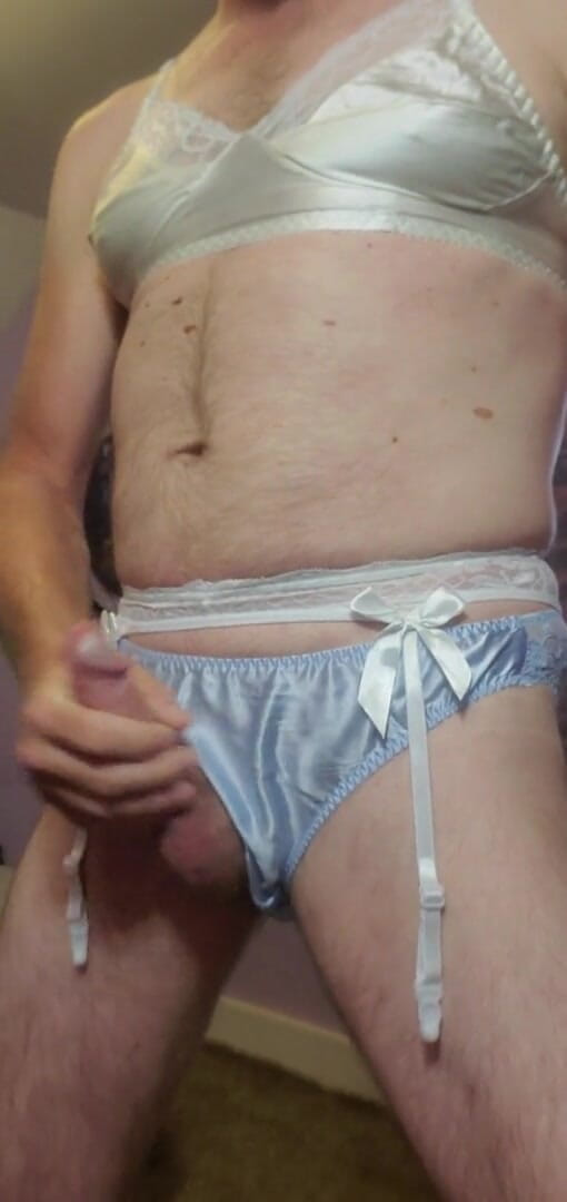 Fantasies in Lingerie: Skvělý výstřik na sobě moje modré hedvábné kalhotky.
