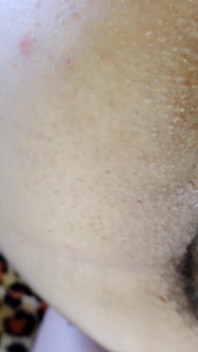 Déesse curieuse - une femme au foyer blonde sexy à petits seins blancs à la chatte poilue se fait sodomiser avec un creampie dans le trou du cul de grosse bite noire, partie 4