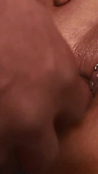 Zwart &wit - je hebt mijn kontgaatje laten barsten met je dikke pik - aflevering 2