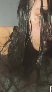 4K mia vasca da bagno completamente nuda belle contrazioni dei capelli bagnati