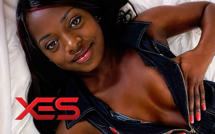 Xes Network: 素人19歳のかわいい黒人の女の子がディルドで初めてのソロオナニービデオで彼女の猫をファック