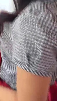 Una hermana que pone su polla en sus bragas y la lleva a la eyaculación