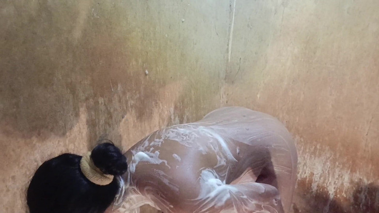 Rania: Mandi Bareng Aku Yuk Sayang