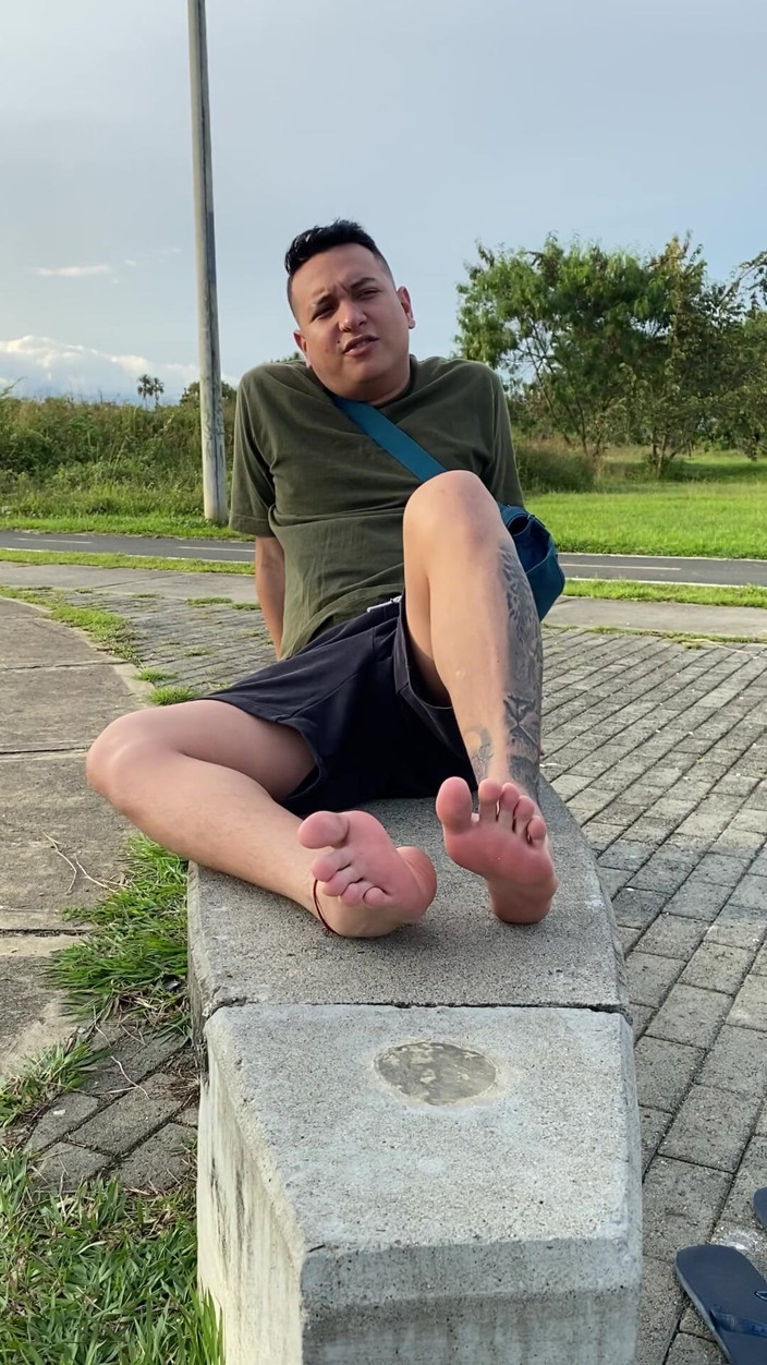 Mr Feet Colombia: 내 발바닥에 신처럼 입맞춤해 줘
